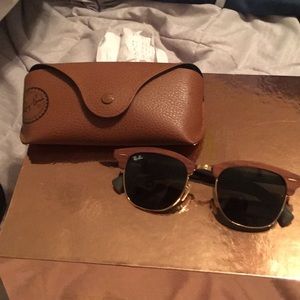 Raybans wood frame sunglasses 😎 firm